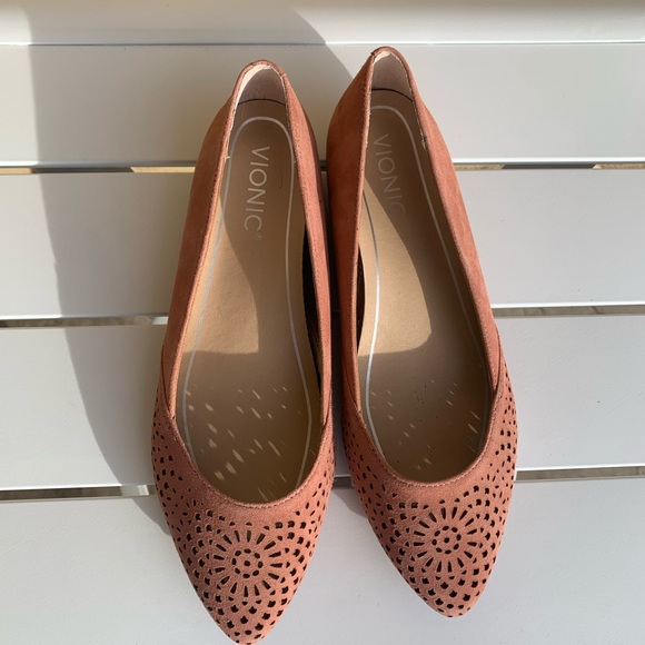 Vionic suede perforated dusty rose shoes size 6 - Picture 2 of 15